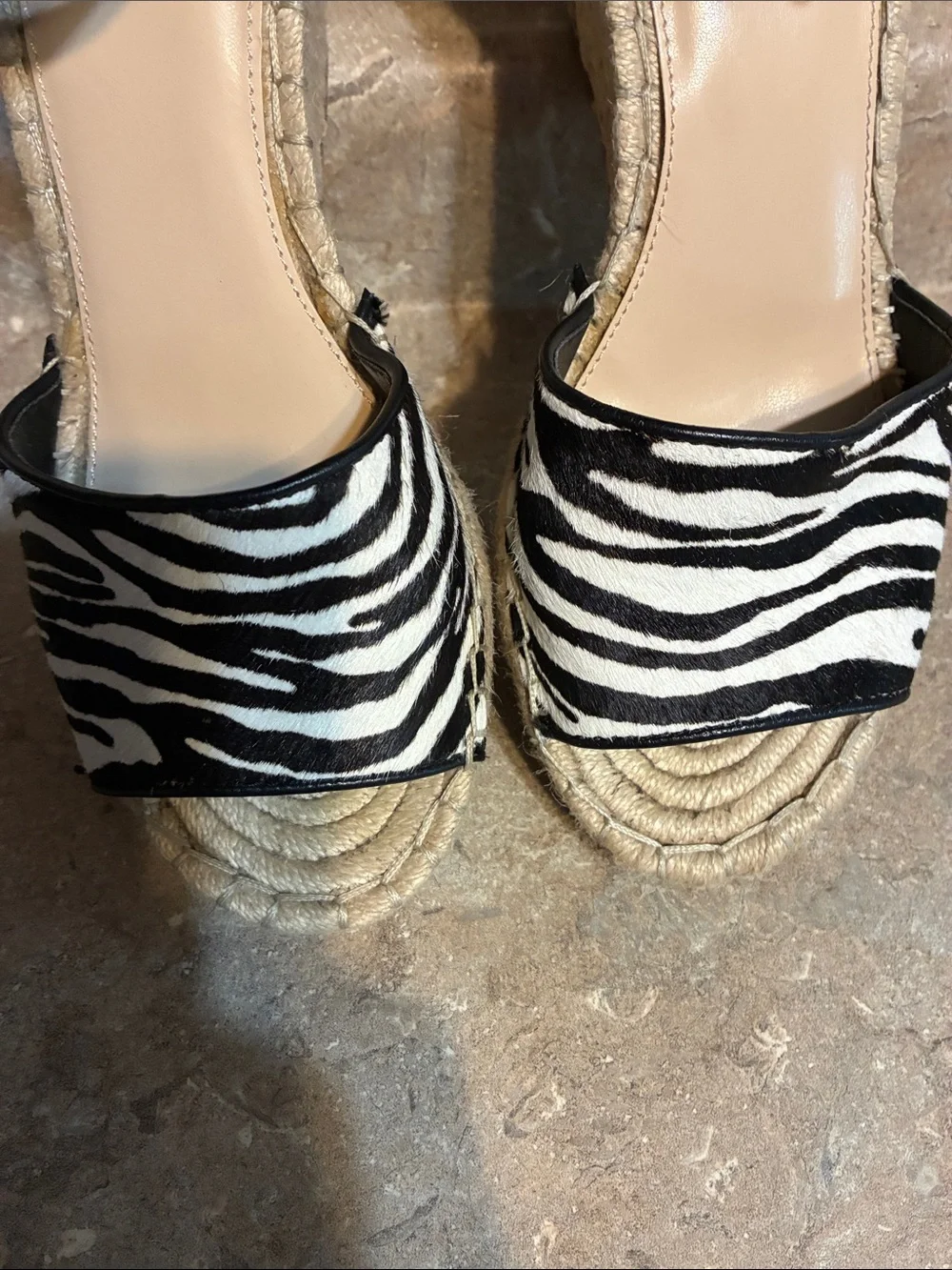 Vince Camuto Size 9 Black and White Zebra Espadrille Wedge Sandals